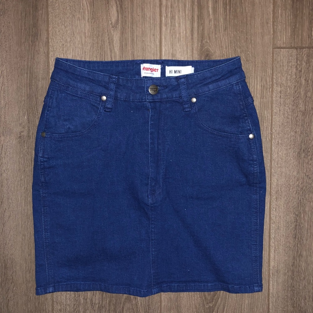 HI MINI JEAN SKIRT NEVER WORN